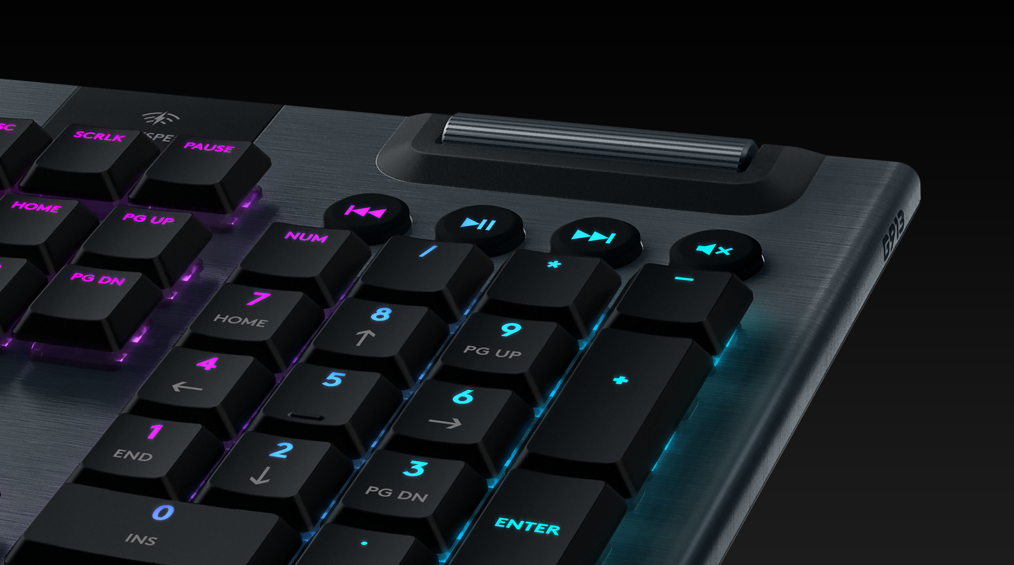 G915 | ERGONOMICALLY DESIGNED
