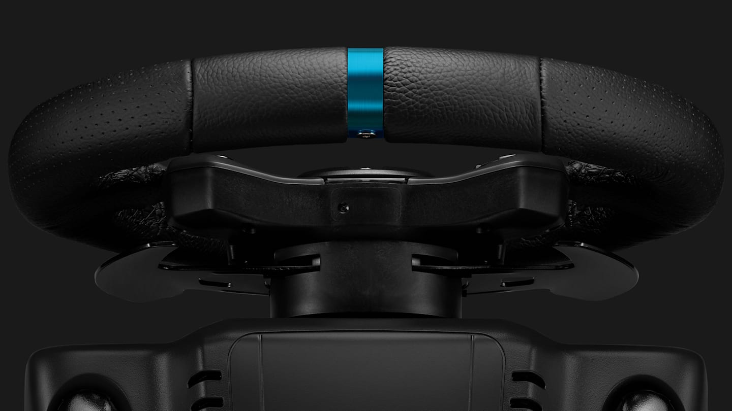 Logitech g923 usnjen volan in prestavne ročice premium detajl