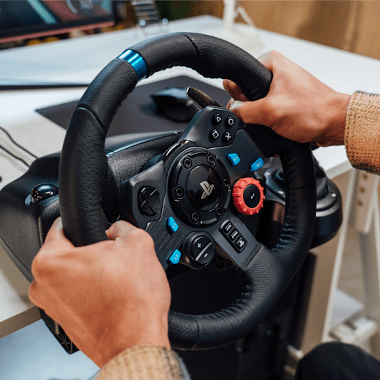 Logitech g29 driving force gaming volan v uporabi