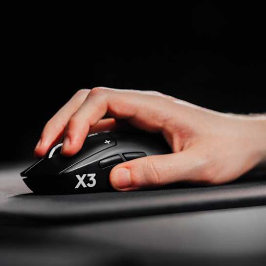 Logitech G PRO X3 SUPERSTRIKE 側面握持