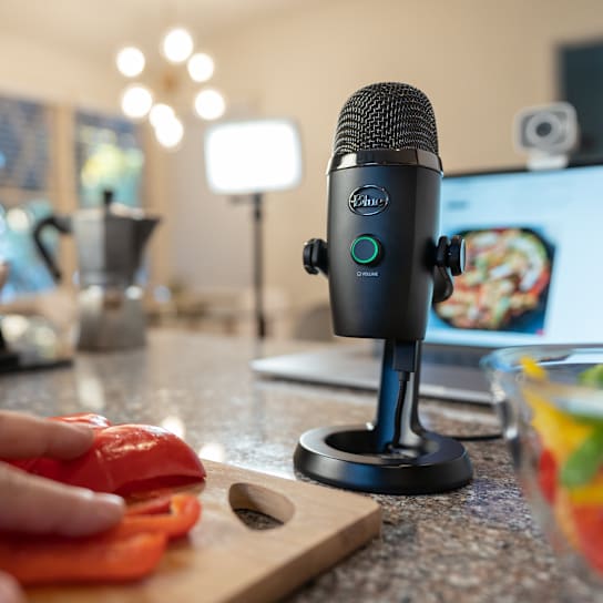 Yeti Nano - USB Microphone | ロジクール G