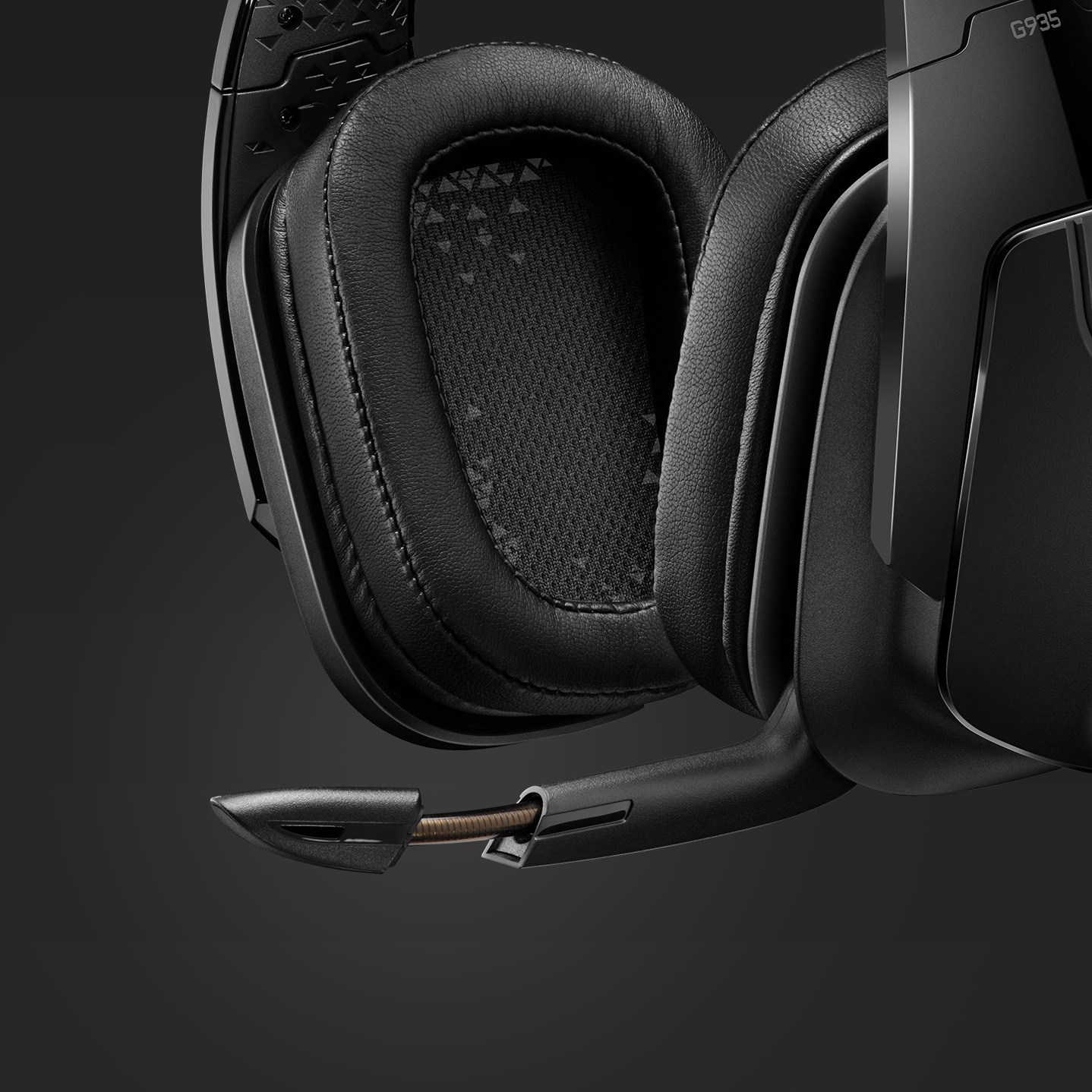 Logitech G935 Wireless 7.1 Surround Sound LIGHTSYNC Gaming Headset